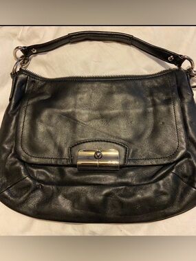 Ladies vintage Coach classic black leather handbag
